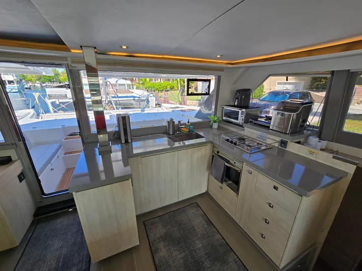 Exhale Yacht Photos Pics 