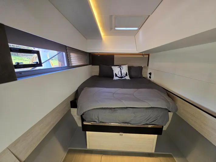 Exhale Yacht Photos Pics 