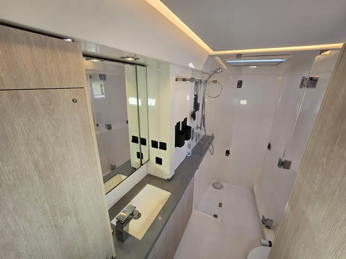 Exhale Yacht Photos Pics 