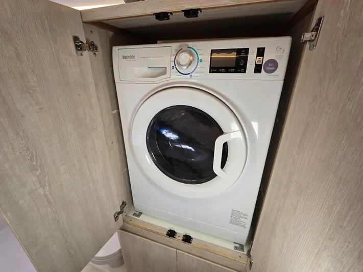 Exhale Yacht Photos Pics 