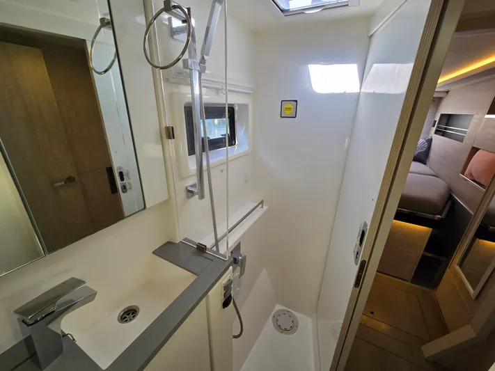 Exhale Yacht Photos Pics 