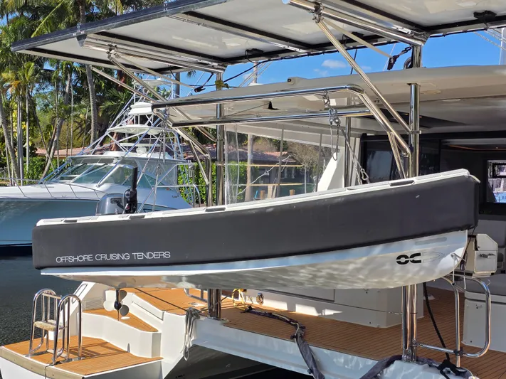 Exhale Yacht Photos Pics 