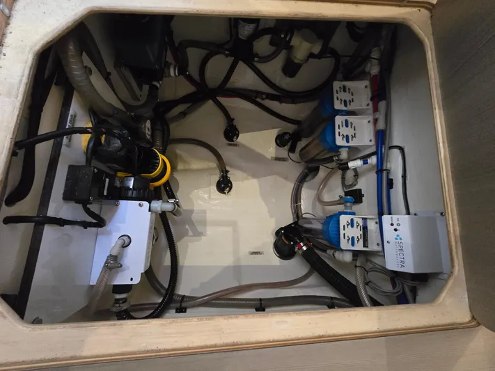 Exhale Yacht Photos Pics 