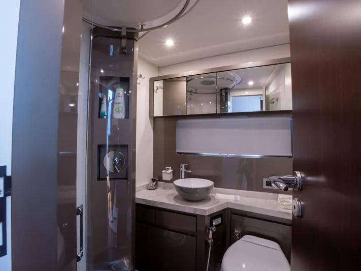 American Dream Yacht Photos Pics Luxurious bathroom interior on a 2023 Schaefer 660 yacht, featuring modern fixtures and elegant design.