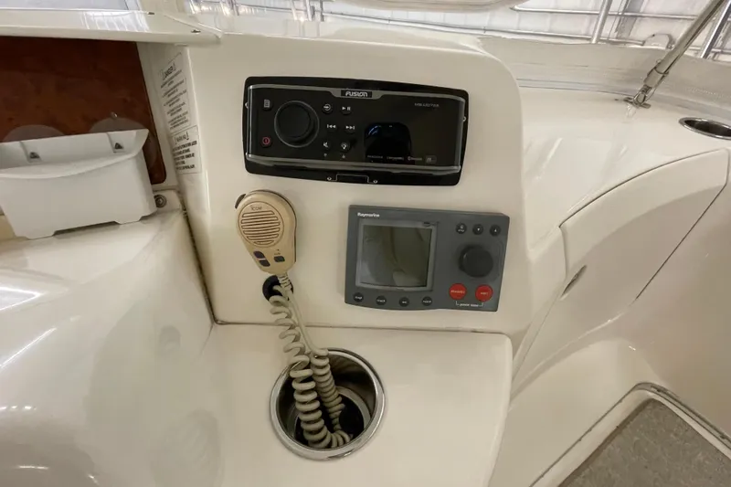 Northern Comfort Yacht Photos Pics Control panel of a 2005 Silverton 34 Convertible boat with radio and navigation equipment.