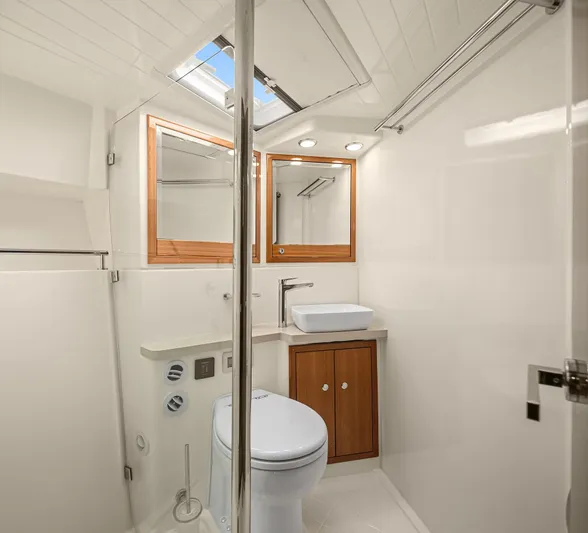 Blue Sky *name Reserved Yacht Photos Pics Master Head