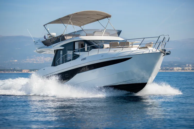  Yacht Photos Pics 2021 Galeon 460 Fly yacht cruising on open water, showcasing sleek design and luxury.