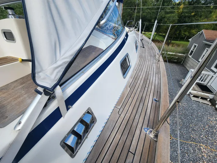 Ceres Yacht Photos Pics Hallberg-Rassy 342 sailboat deck, 2016 model, featuring teak wood and sleek design.