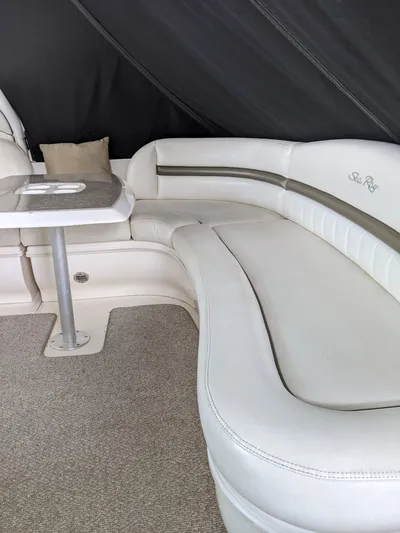  Yacht Photos Pics Luxurious seating area on a 2006 Sea Ray 44 Sundancer yacht.