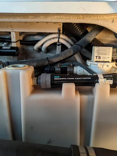  Yacht Photos Pics 2006 Sea Ray 44 Sundancer holding tank vent filter and wiring.