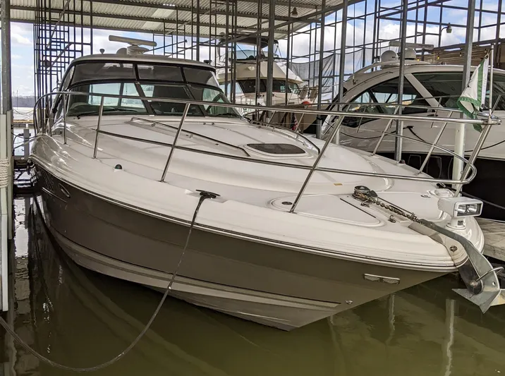  Yacht Photos Pics 2006 Sea Ray 44 Sundancer yacht docked in a marina.