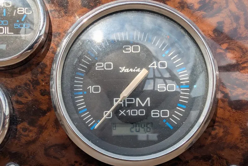 No Drama Yacht Photos Pics Tachometer of 2002 Regal Commodore 3860 boat, showing RPM gauge.