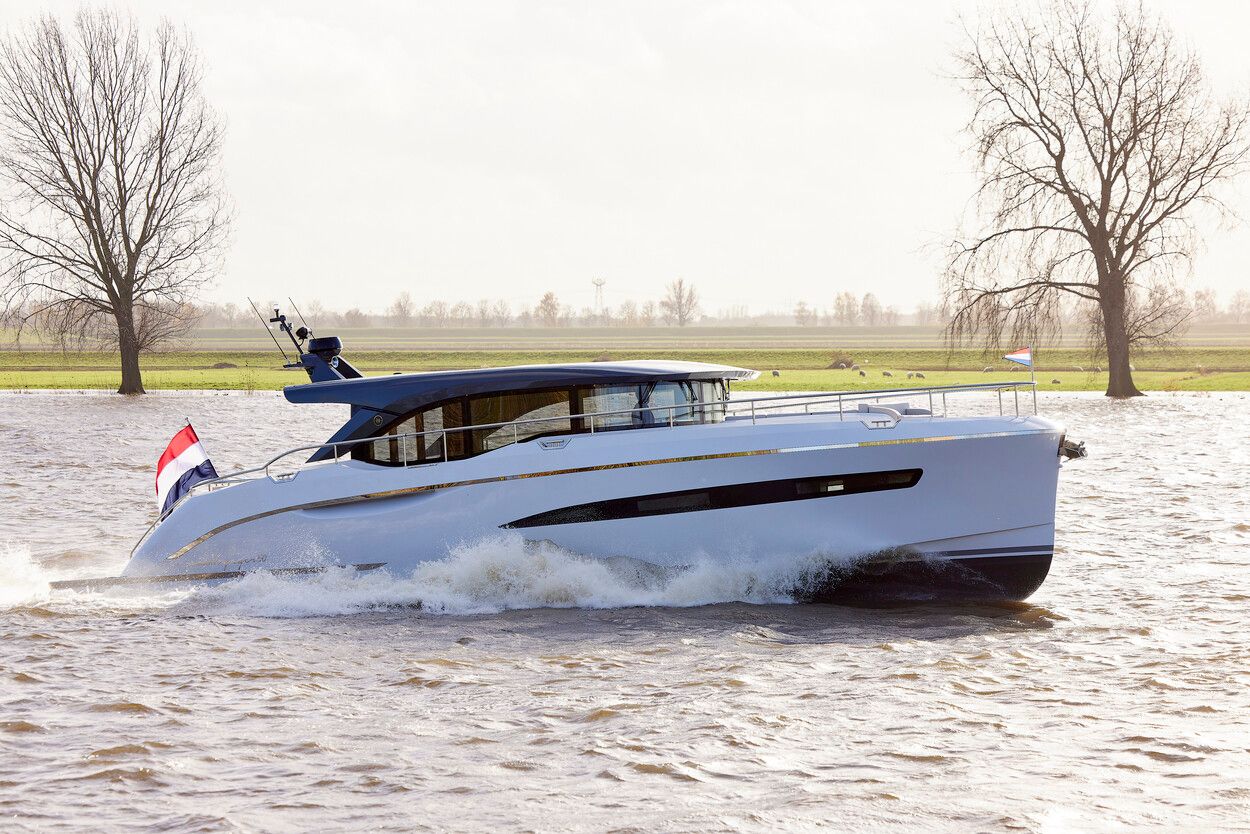 2023 Van den Hoven Voyager 50
