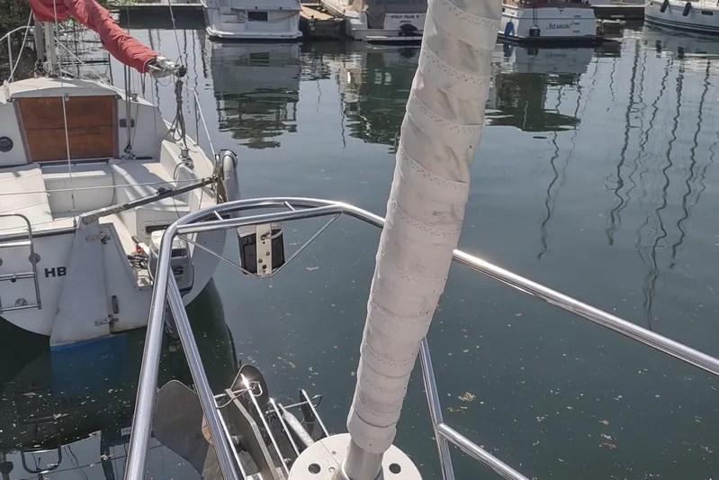 Spotted Drum II Yacht Photos Pics Bow of 2004 Catalina 42 Mk II sailboat docked in marina.