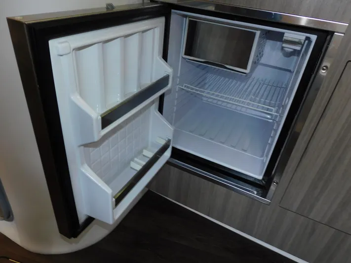 Popsicle Yacht Photos Pics 