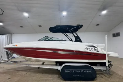 Sea Ray 240 Sundeck