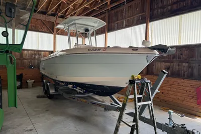 2015 Robalo R242 Center Console
