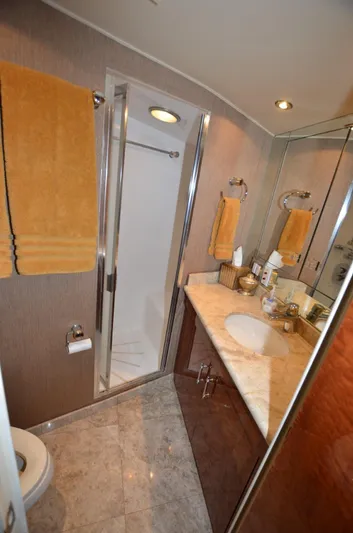 Reel Life Yacht Photos Pics VIP Head