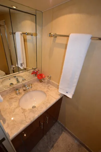 Reel Life Yacht Photos Pics Port Guest Head