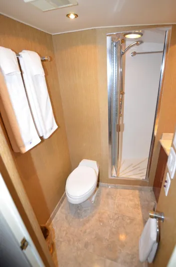 Reel Life Yacht Photos Pics Stbd Guest Head