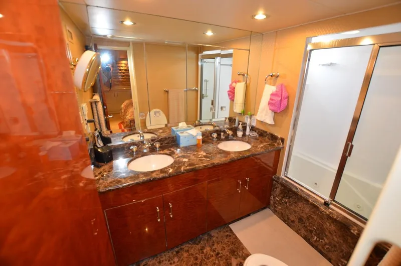 Reel Life Yacht Photos Pics Master Head