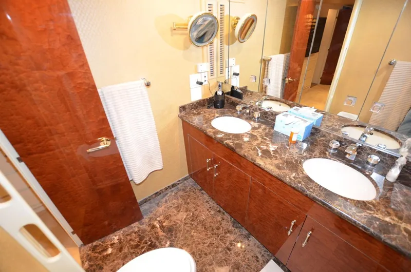 Reel Life Yacht Photos Pics Master Head