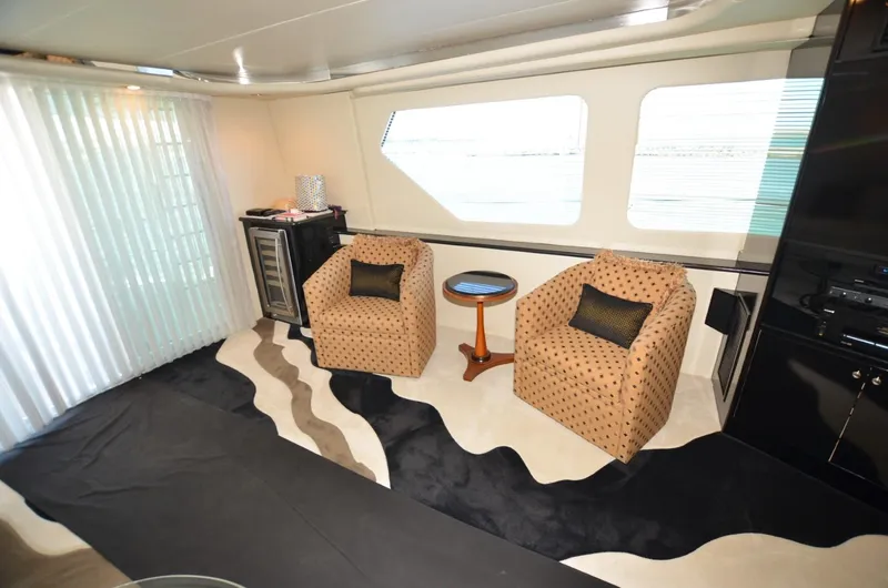 Reel Life Yacht Photos Pics Saloon Port