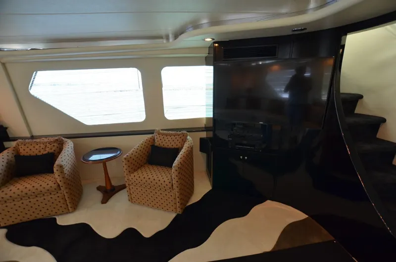 Reel Life Yacht Photos Pics Saloon Port