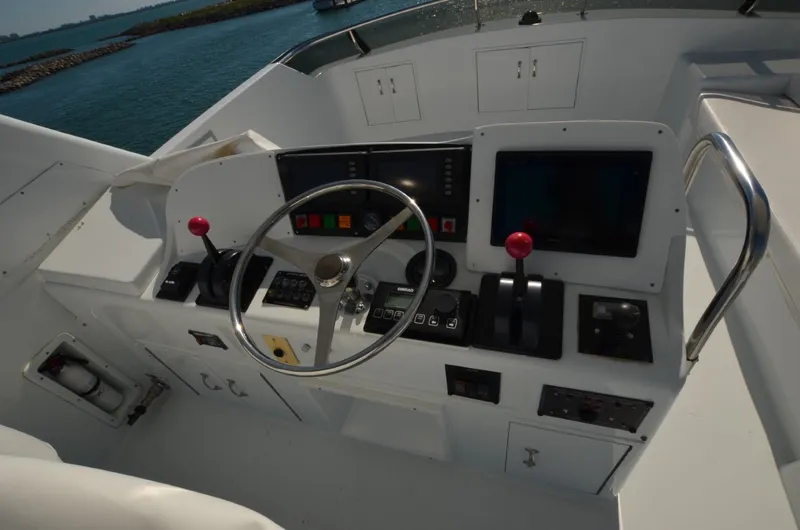 Reel Life Yacht Photos Pics Sky Bridge