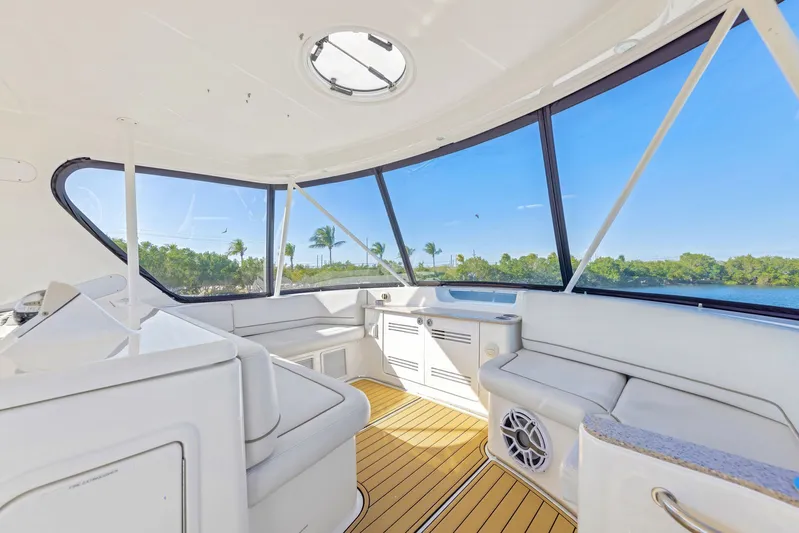  Yacht Photos Pics Interior of 2007 Silverton 45 Convertible yacht.