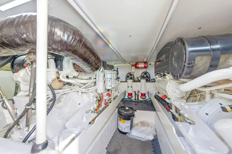  Yacht Photos Pics Engine room of 2007 Silverton 45 Convertible yacht.