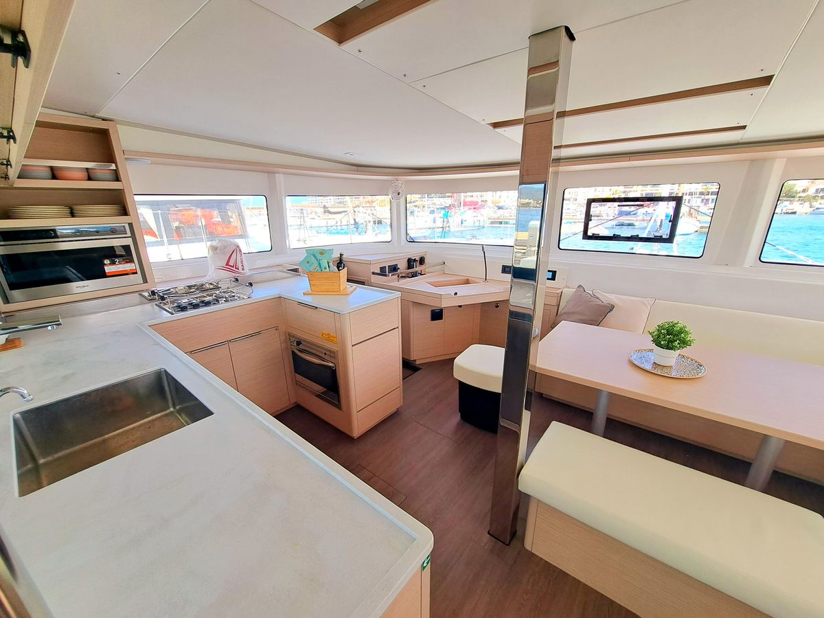2023 Lagoon 45 