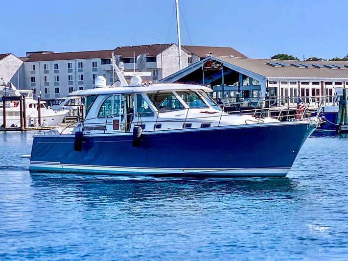 Independence Yacht Photos Pics 