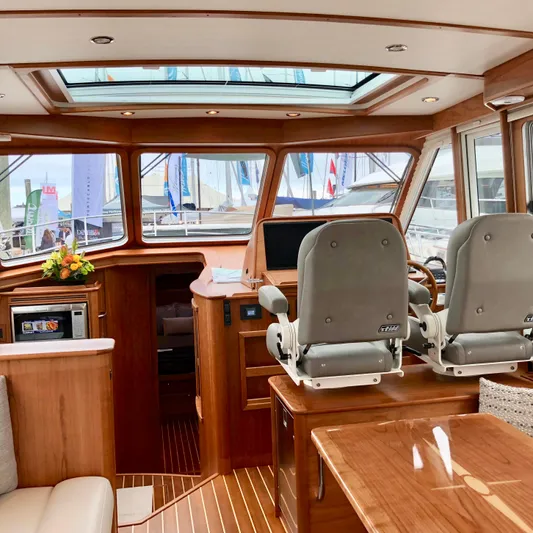 Independence Yacht Photos Pics 