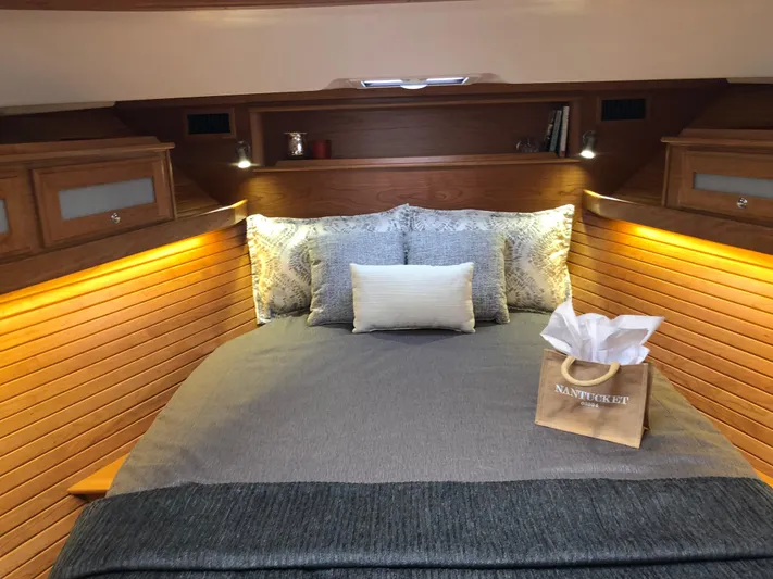 Independence Yacht Photos Pics Primary Berth