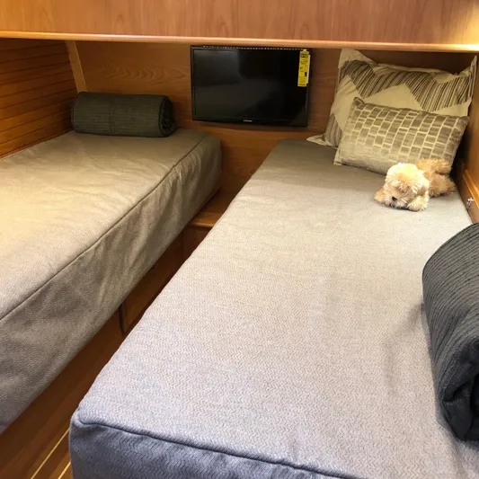 Independence Yacht Photos Pics Guest Berths