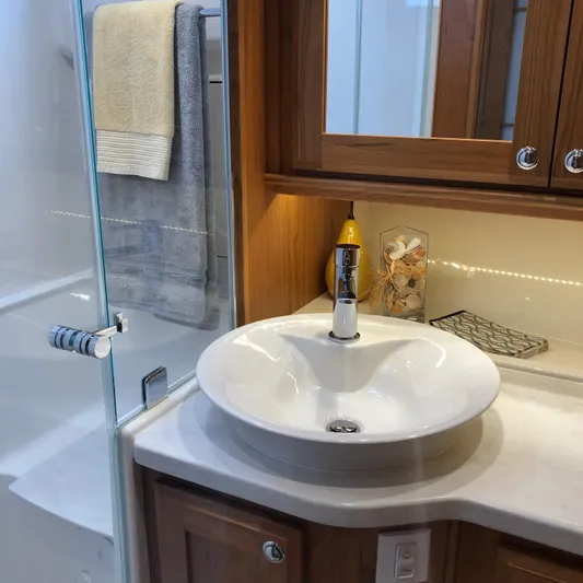 Independence Yacht Photos Pics Primary Head