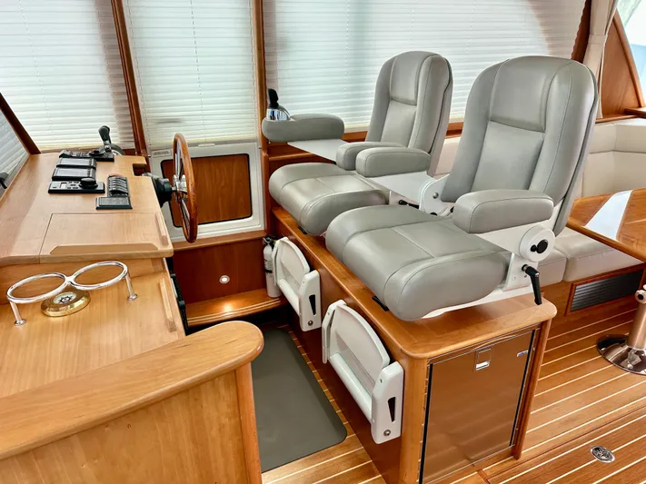 Independence Yacht Photos Pics Helm Seats