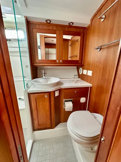 Independence Yacht Photos Pics Primary Head