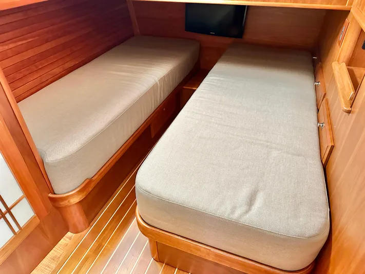 Independence Yacht Photos Pics Guest Berth