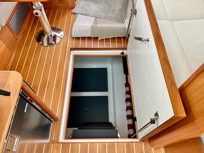 Independence Yacht Photos Pics Storage Access