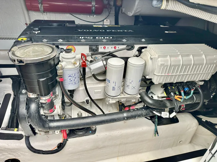 Independence Yacht Photos Pics Engine - Starboard