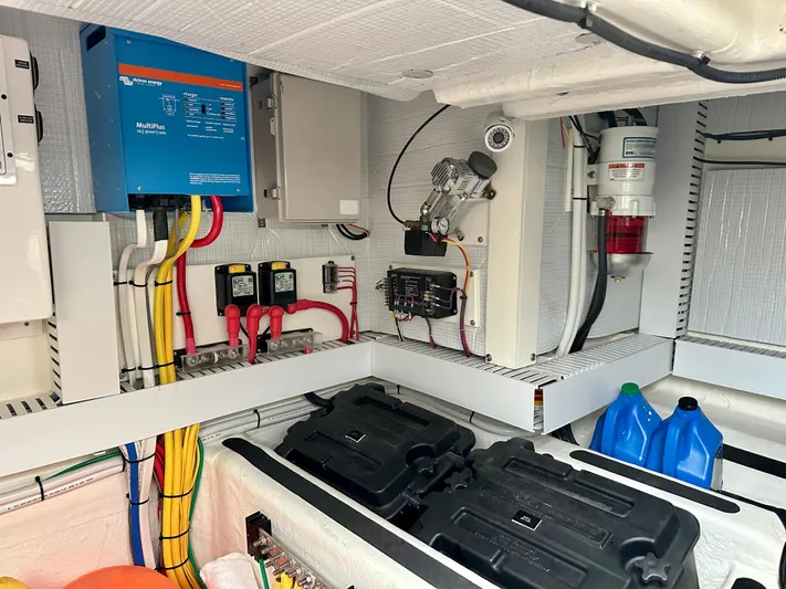 Independence Yacht Photos Pics Engine Room 2