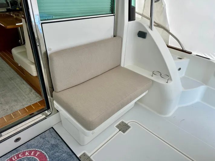 Independence Yacht Photos Pics Cockpit - Aft Seat 2