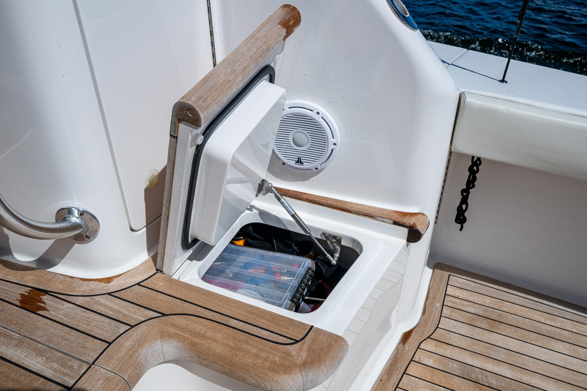 Yacht Photo 31