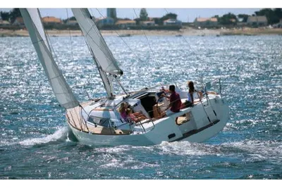 2011 Beneteau Oceanis 37
