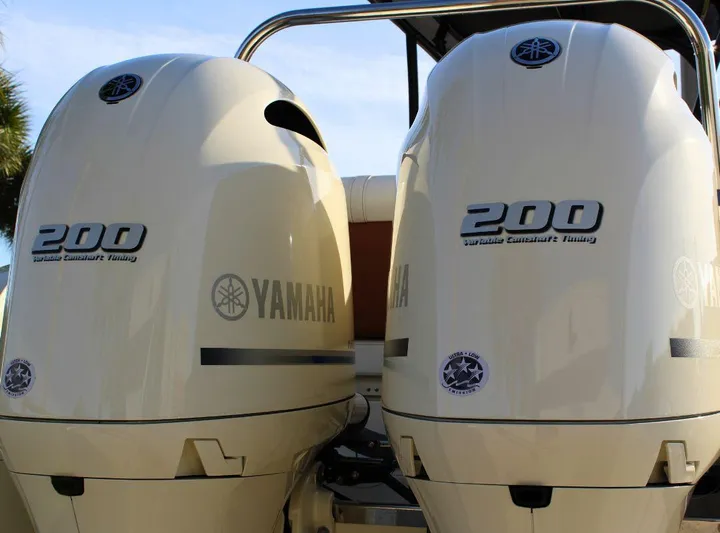  Yacht Photos Pics Twin Yamaha 200 outboard engines on a 2024 Capoforte FX270 boat.