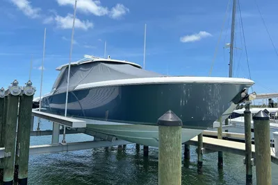 Tiara Yachts 48 LS