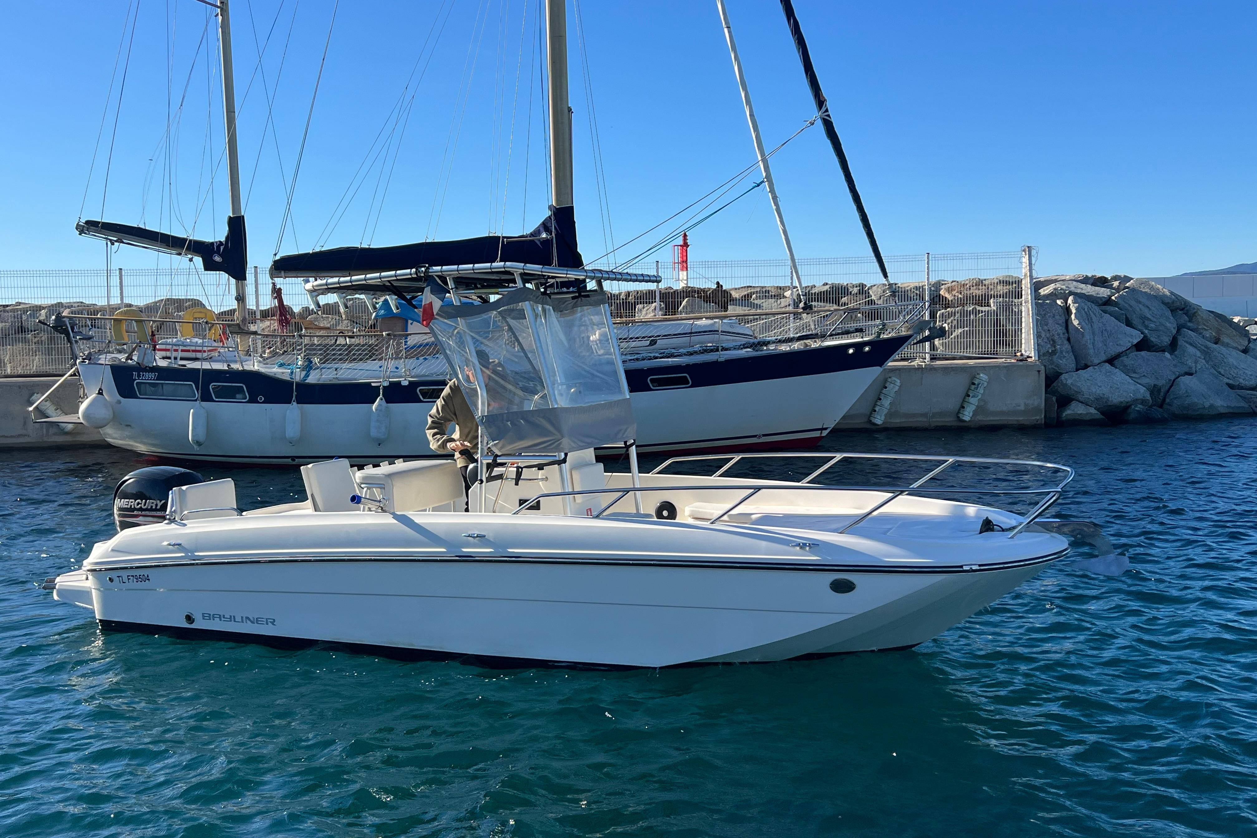 2019 Bayliner Element CC7