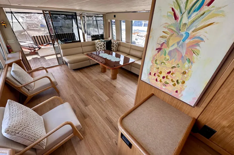 Chasing Sunsets Yacht Photos Pics Luxurious interior of 2000 Pacific Mariner 65 Motoryacht with modern decor and pineapple artwork.